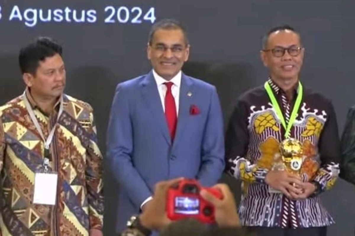 Pemkab HSS raih penghargaan UHC Award 2024 kategori utama