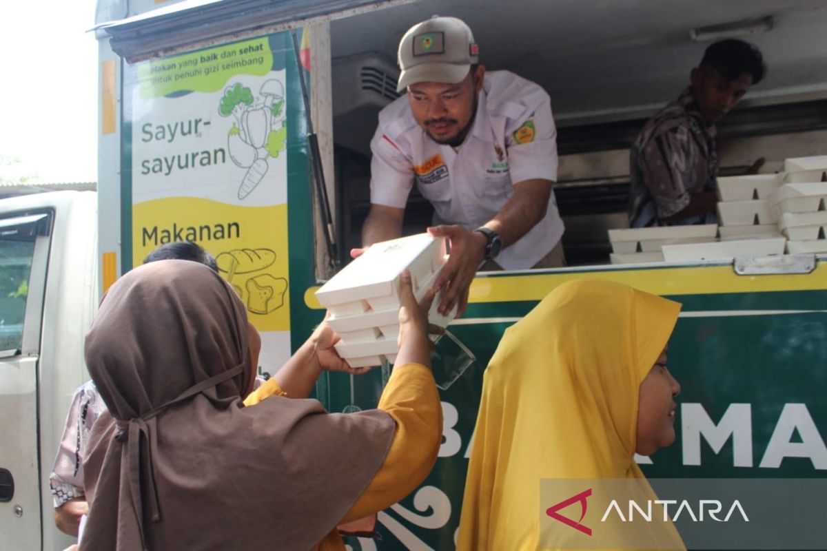 Baznas salurkan 1.400 paket makanan untuk para duafa di Bekasi