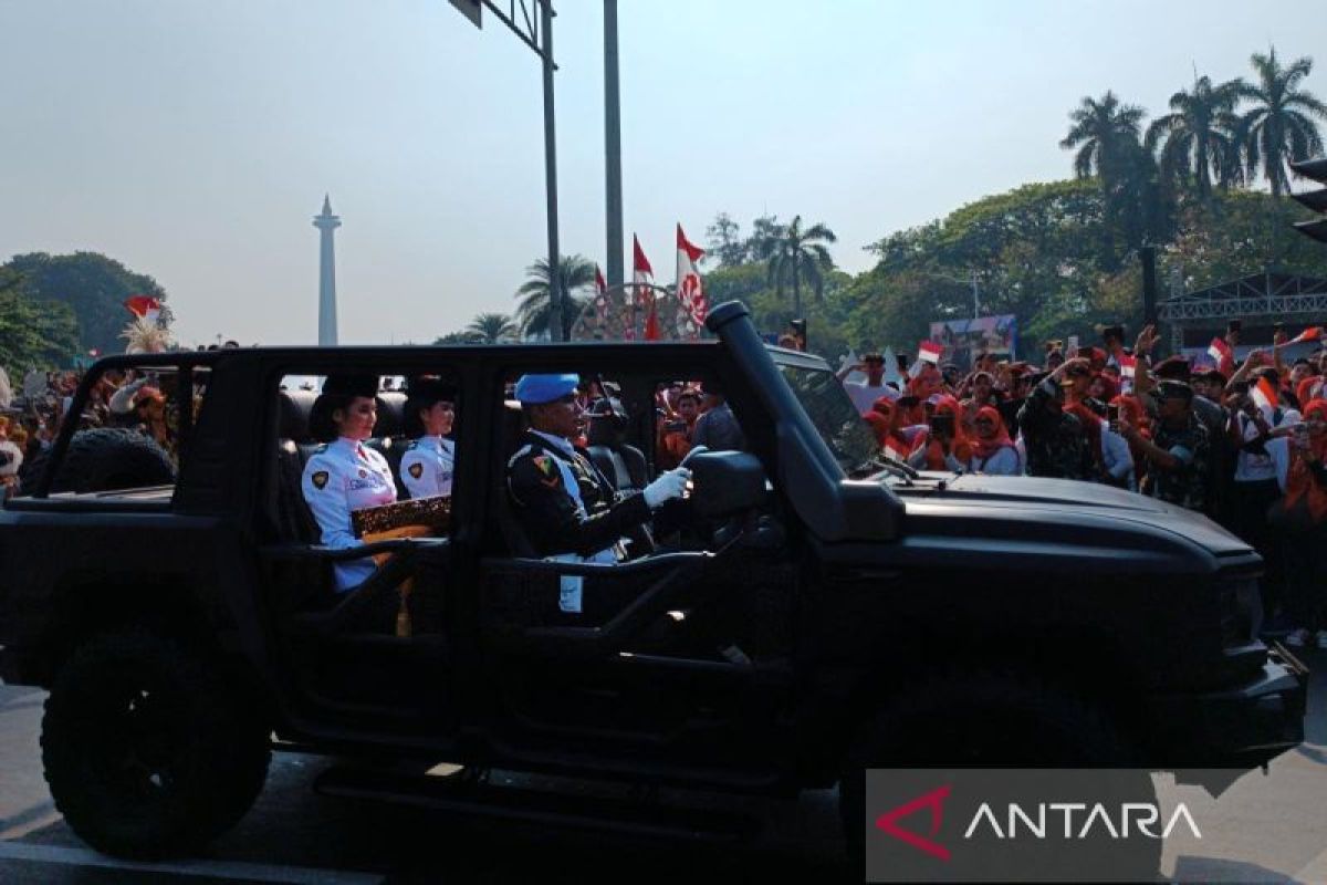 Kirab Bendera Pusaka berganti formasi di kawasan Patung Kuda