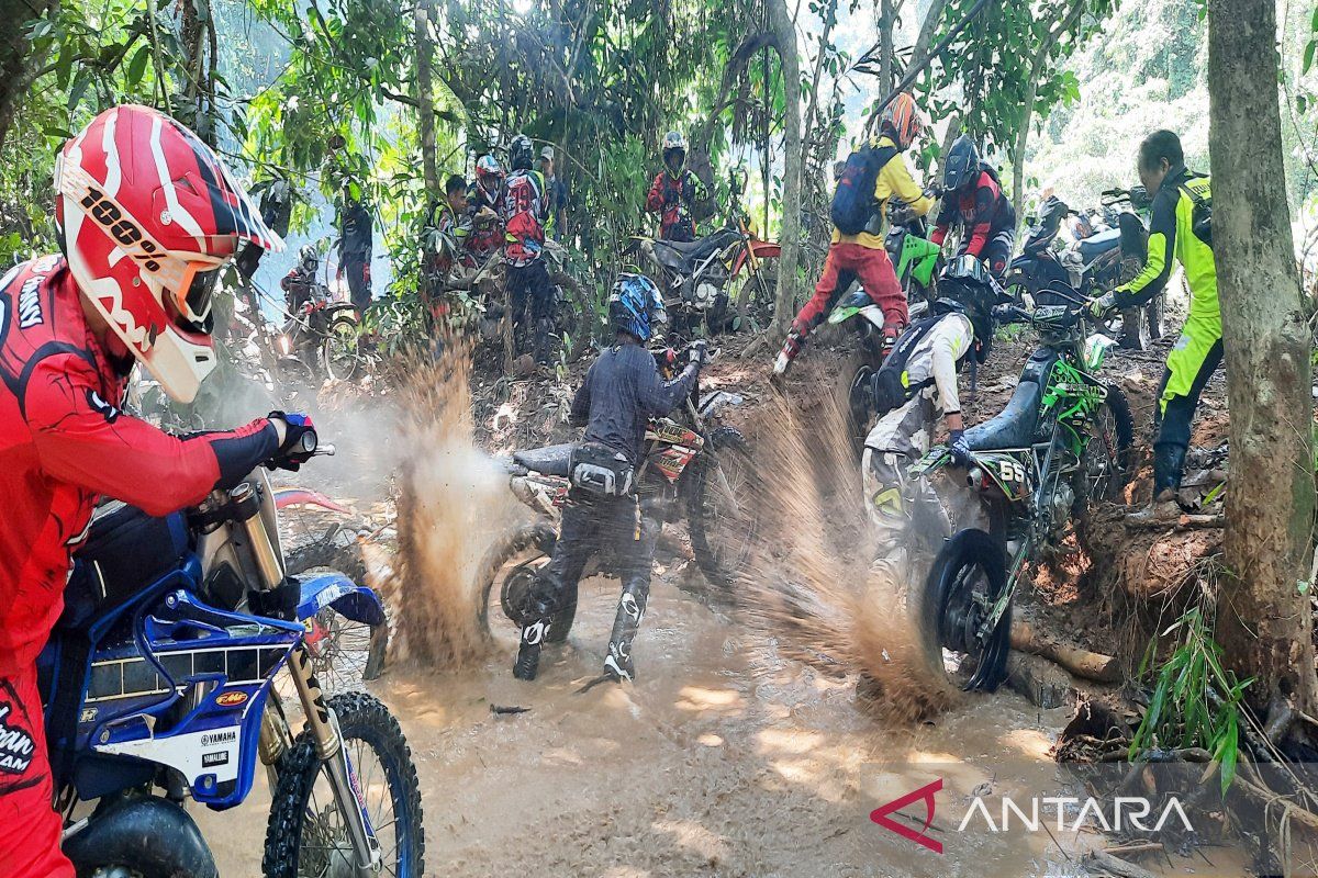 Ribuan peserta adventure nikmati jalur menantang Uncle Hard Enduro