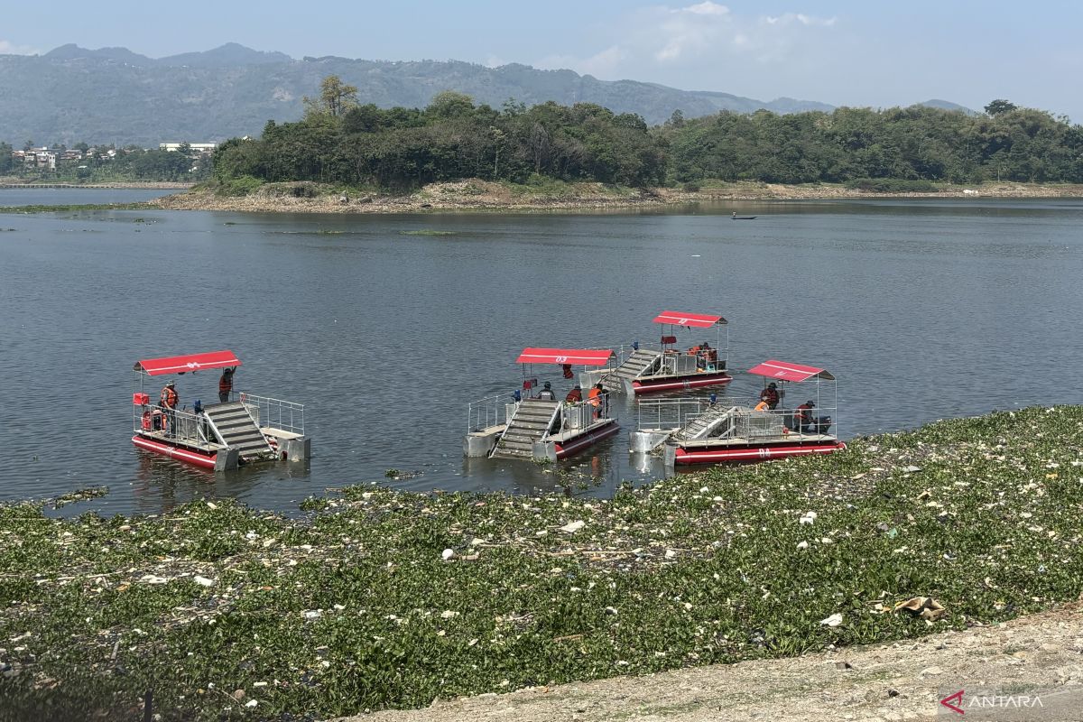 Minister Pandjaitan launches trash cleaning boat on Citarum River