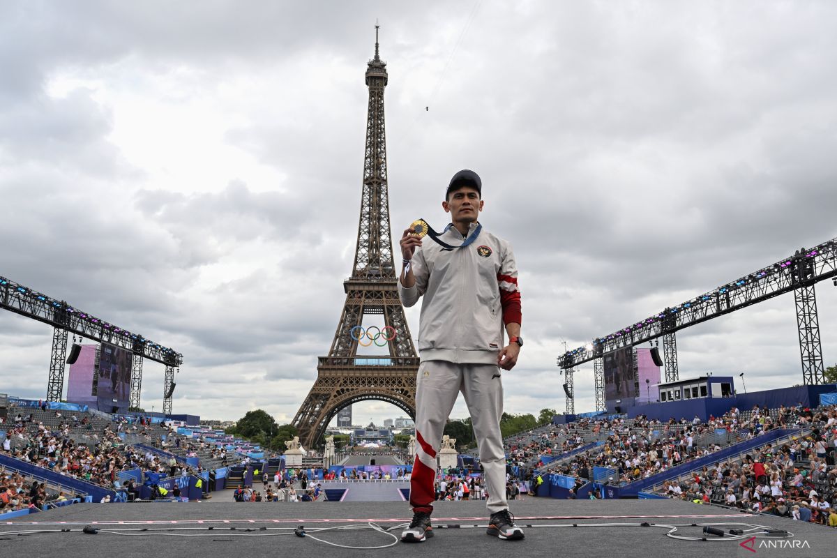 Veddriq dan Rizki ikut defile tim Indonesia di penutupan Olimpiade Paris 2024