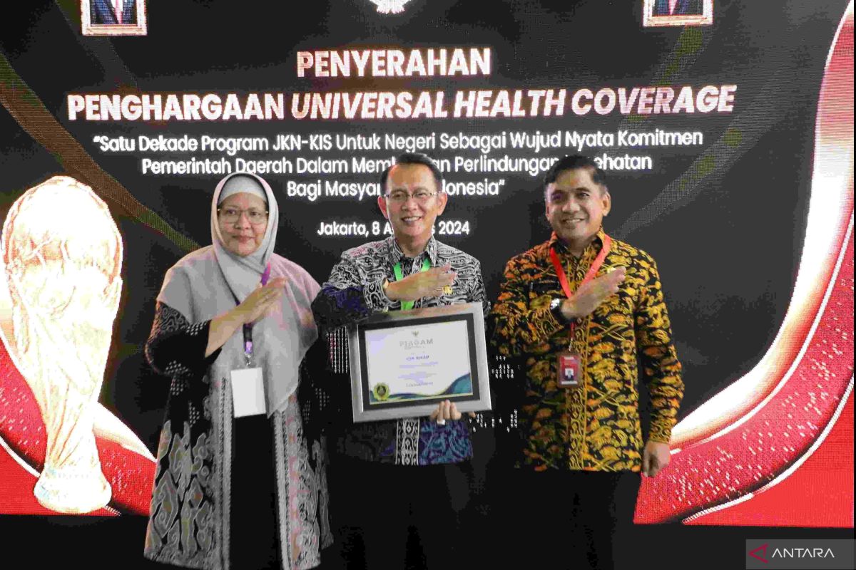 Pemkab Bekasi raih UHC Award atas cakupan 99,4 persen