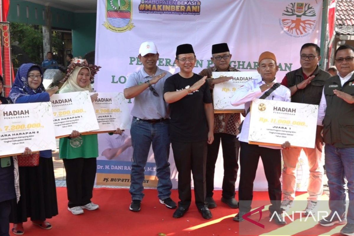 Pemkab Bekasi beri penghargaan pada desa pemenang lomba Proklim