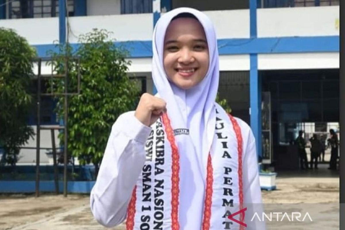 Cerita Maulia, gadis Minang pembawa baki bendera pada HUT Ke-79 RI