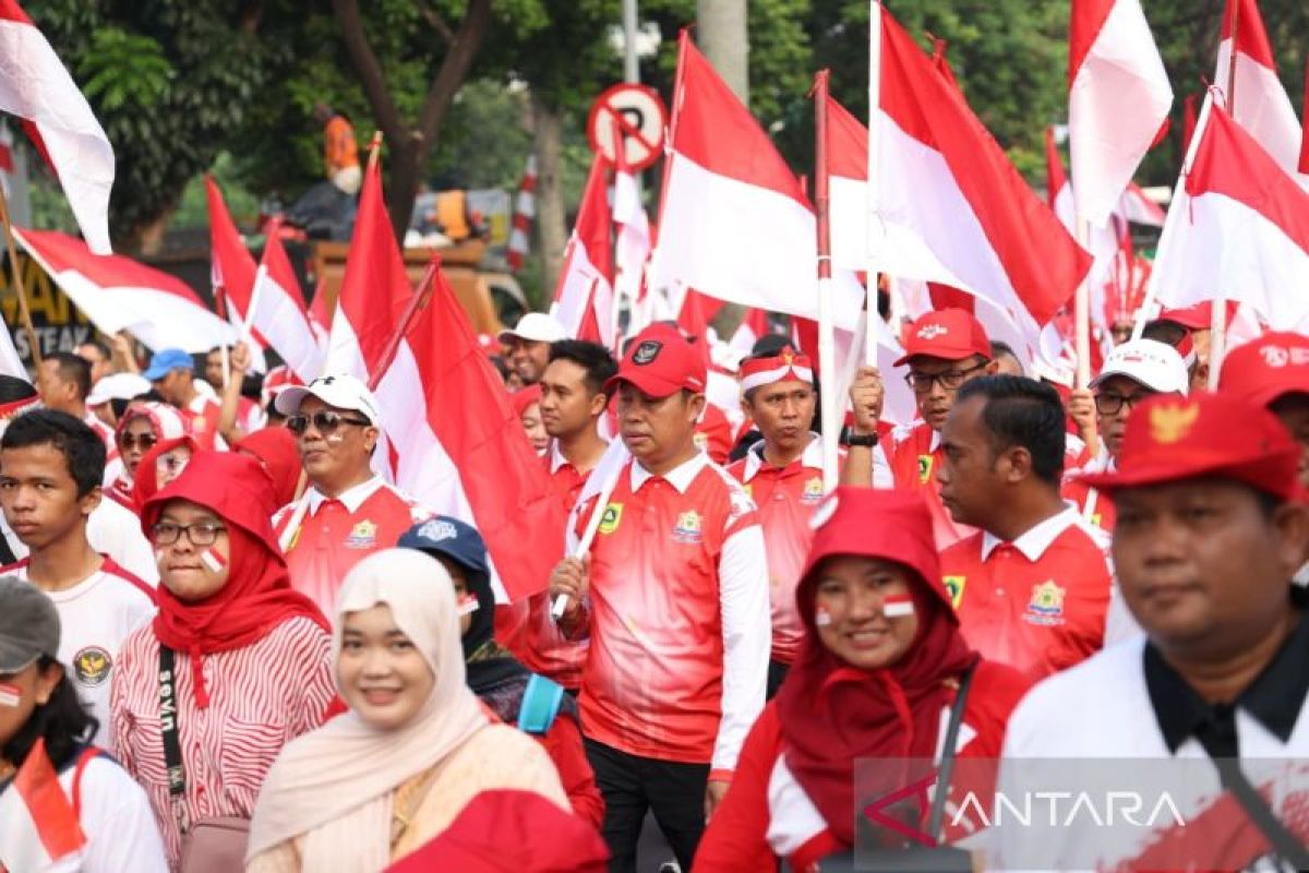 Pj Bupati Bogor pimpin ribuan peserta kirab bendera merah putih di Cibinong