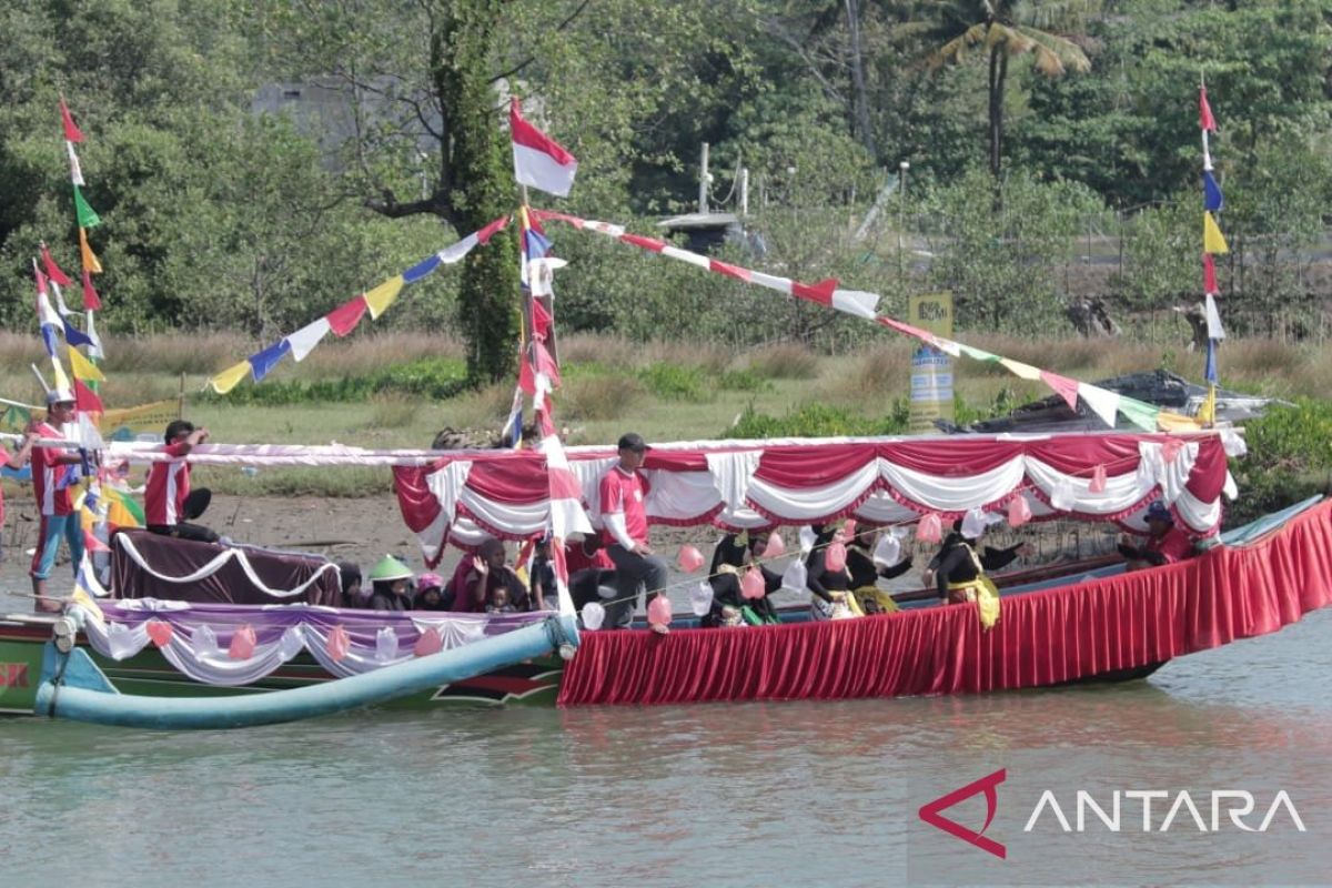 Festival perahu hias di Sungai Ciwaru jadi ikon Geopark Ciletuh Palabuhanratu