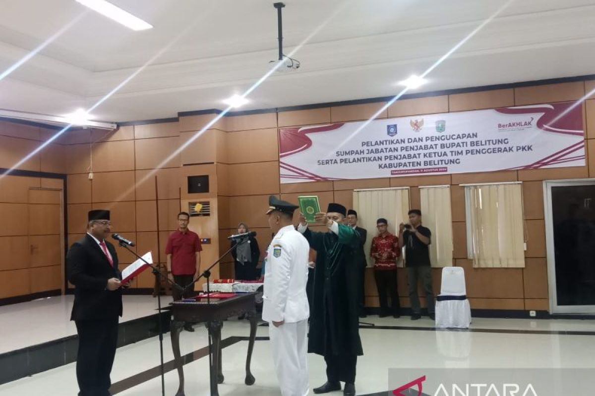 Safrizal ZA lantik Mikron Antariksa sebagai Pj Bupati Belitung