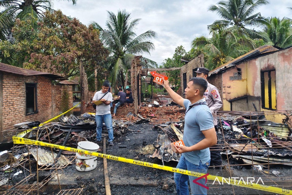 Dua unit rumah warga di Palas hangus terbakar