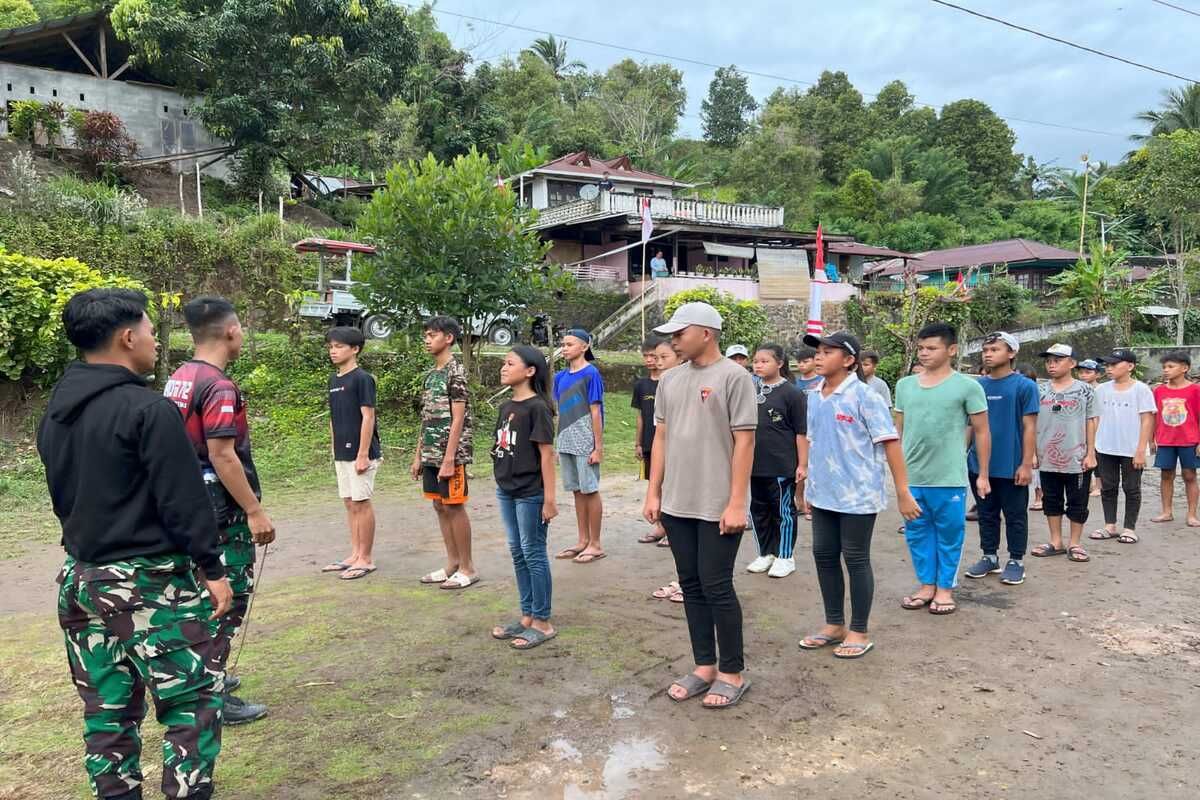 TMMD Kodim Minahasa latih baris berbaris siswa sambut HUT RI