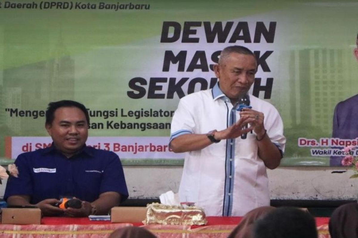 Wakil Ketua DPRD Napsiani berikan wawasan kepada siswa SMAN 3