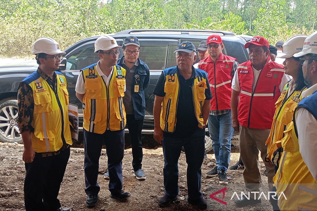 Menteri PUPR Basuki tinjau titik "groundbreaking" Istana Wapres IKN