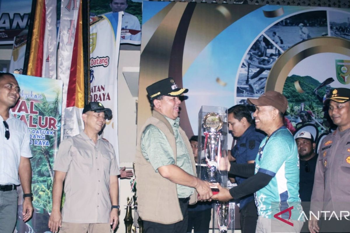 Jalur "Toduang Biso Rimbo Piako" juara pertama festival jalur di Sentajo Raya