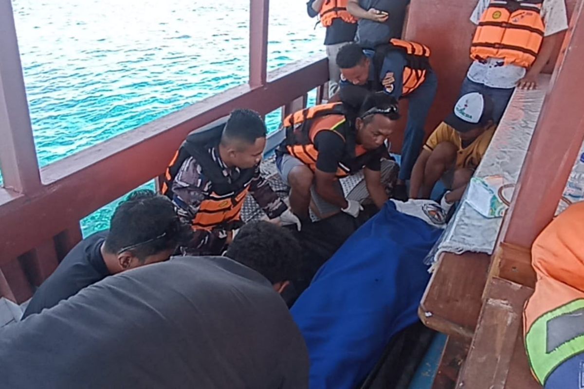 Tim SAR evakuasi jenazah WNA meninggal di Pink Beach Labuan Bajo