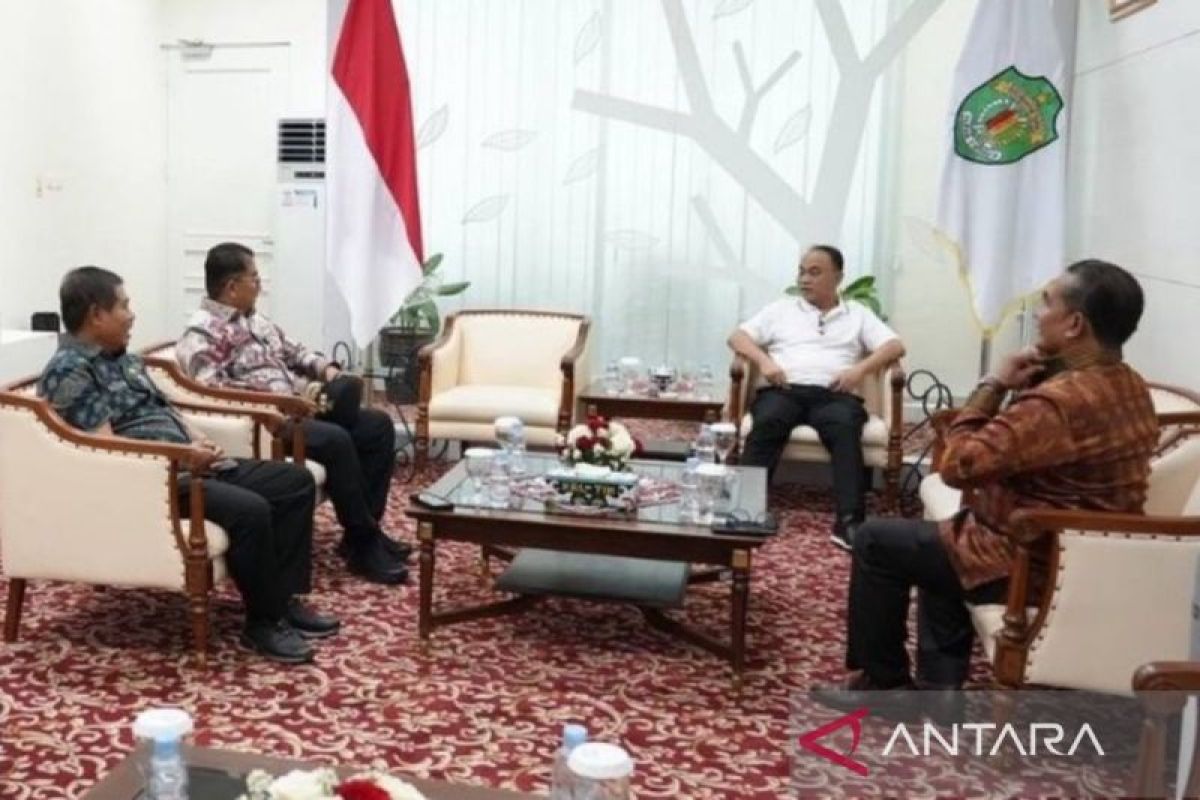 Pj Gubernur sambut kedatangan Menteri di bandara Balikpapan