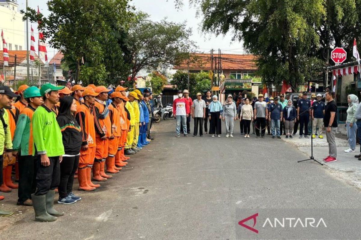 Cempaka Putih lakukan gerebek lumpur untuk cegah genangan saat hujan