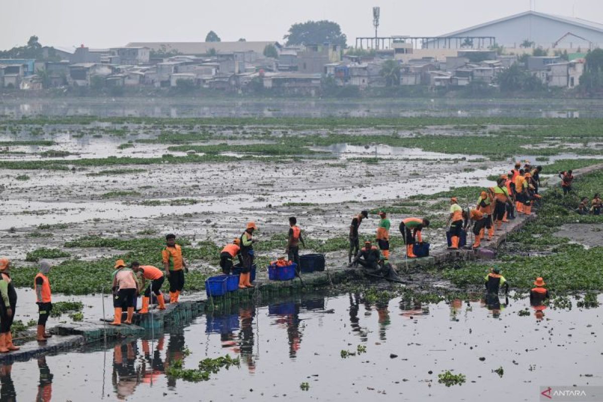 DKI kemarin, antisipasi banjir hingga Bupati Kepulauan Seribu wafat