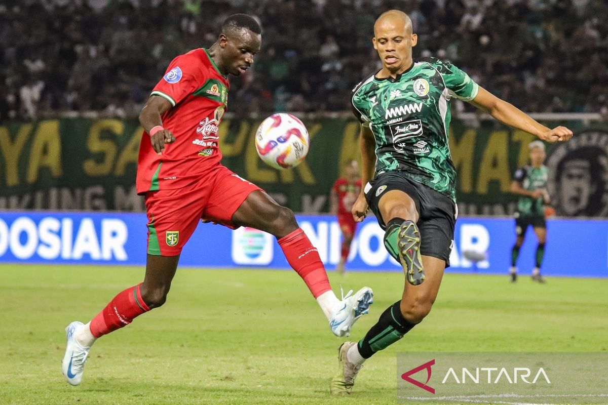 Persebaya ke puncak klasemen Liga 1 Indonesia usai bekuk PSIS 1-0