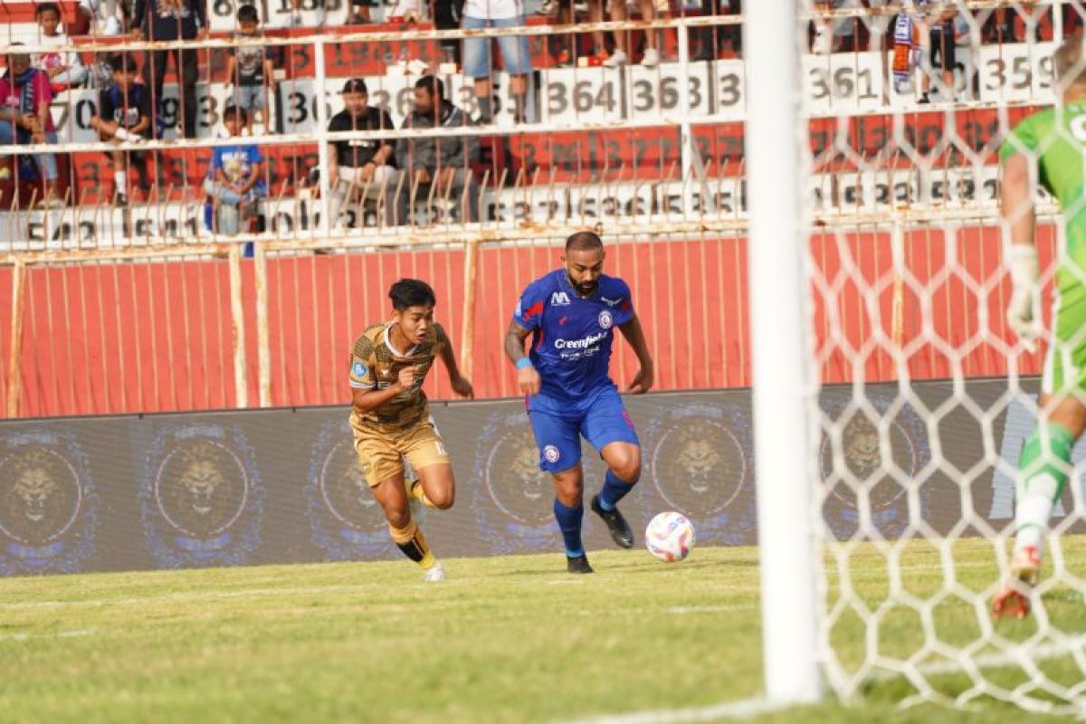 Pelatih Arema FC nilai anak asuhnya tampil maksimal meski gagal raih tiga poin