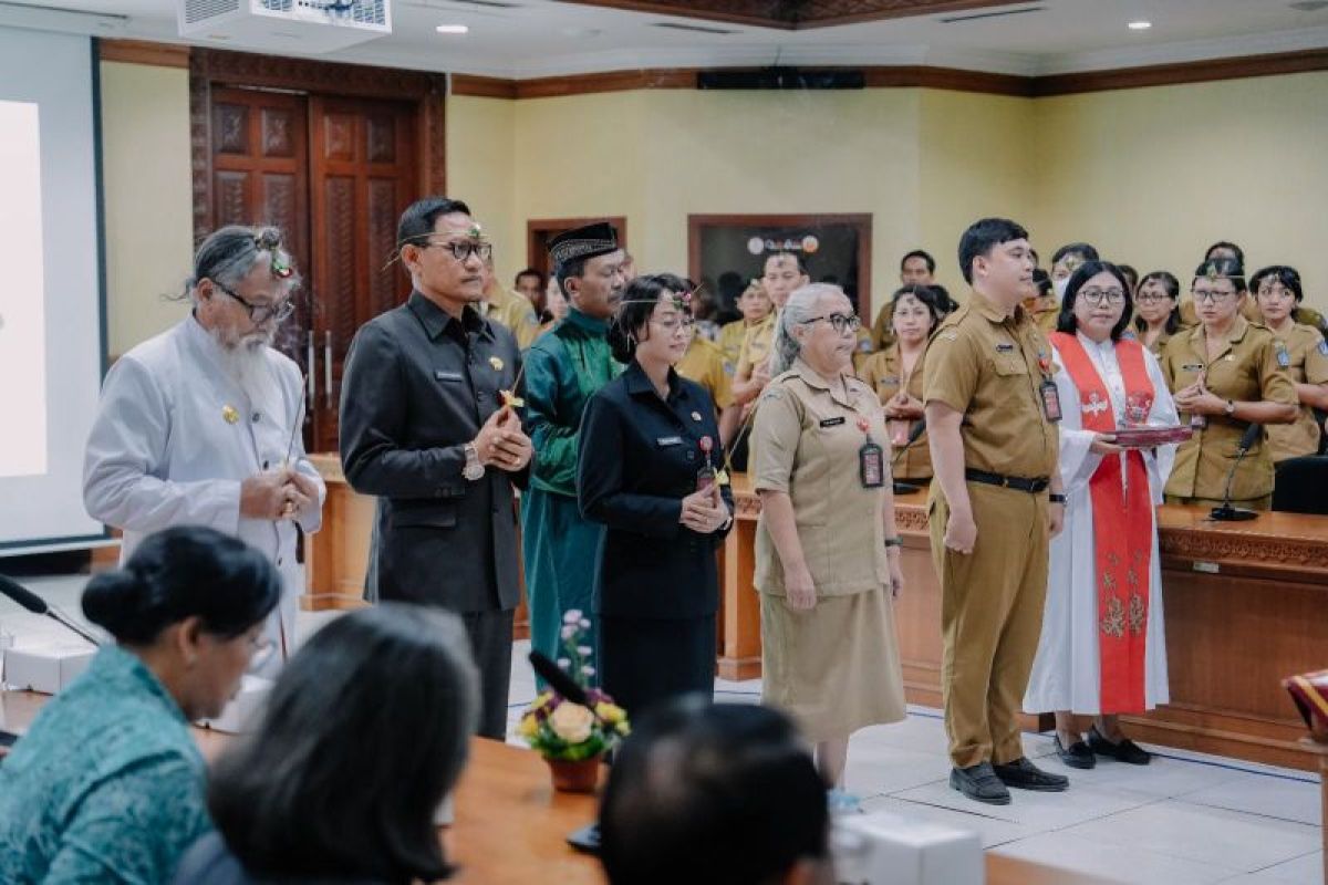 Bupati Badung minta pejabat tingkatkan pelayanan kepada masyarakat