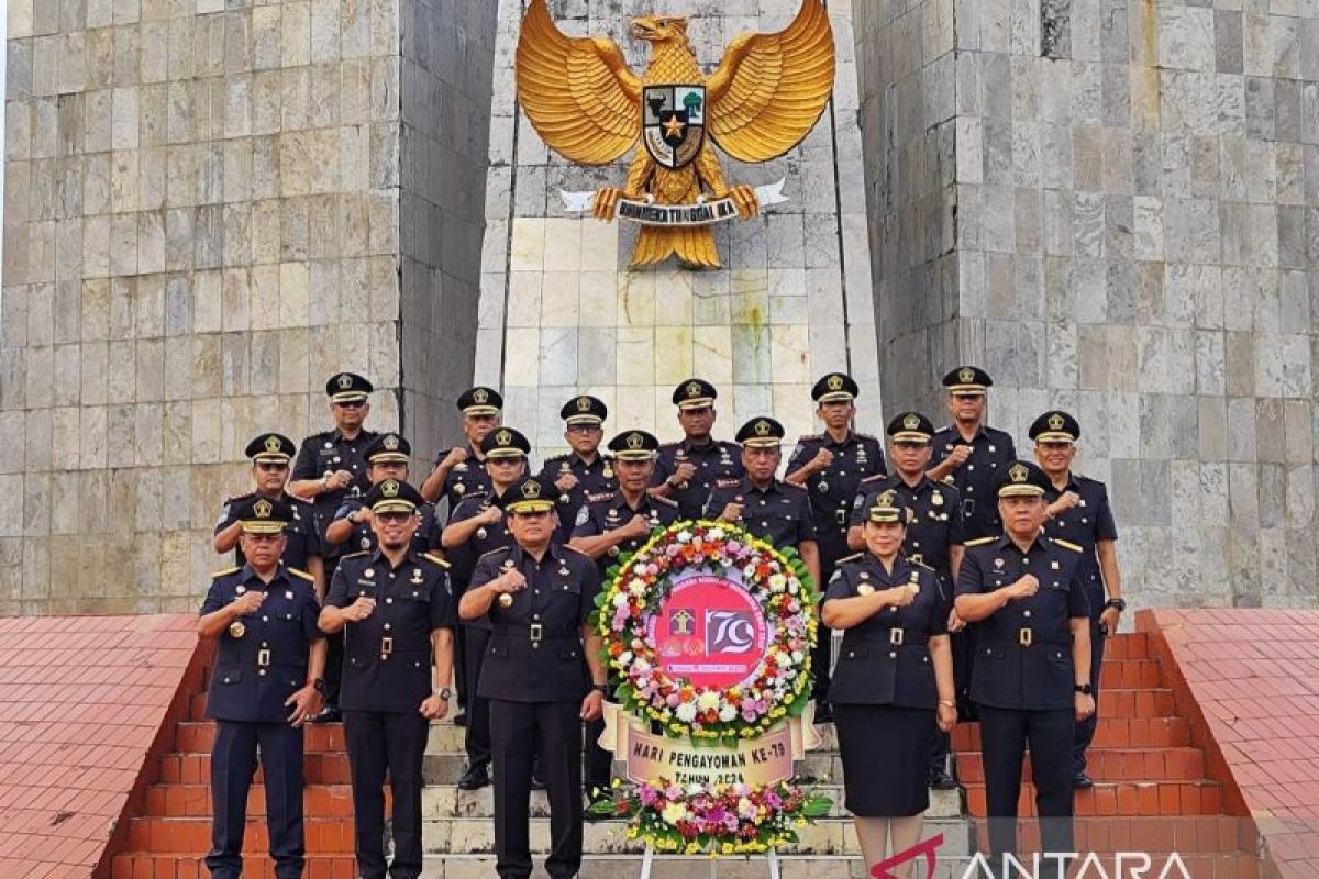 Kemenkumham Kalsel ziarah di Taman Makam Pahlawan Bumi Kencana sambut Hari Pengayoman