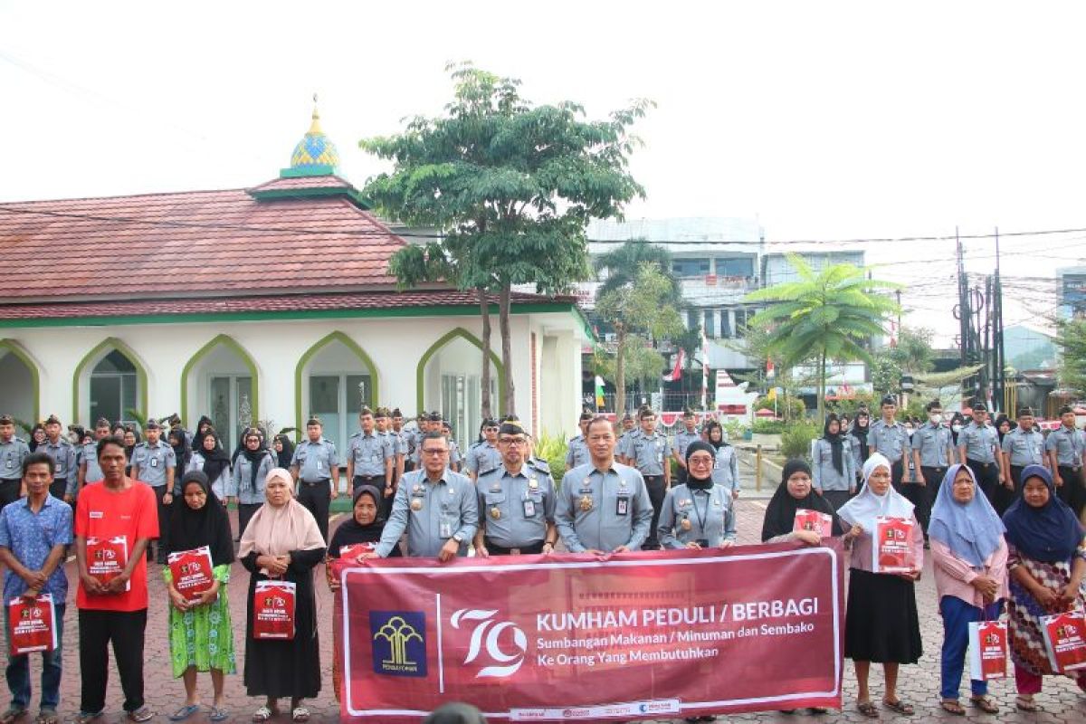 Hari Pengayoman, Kemenkumham Banten bagikan sembako