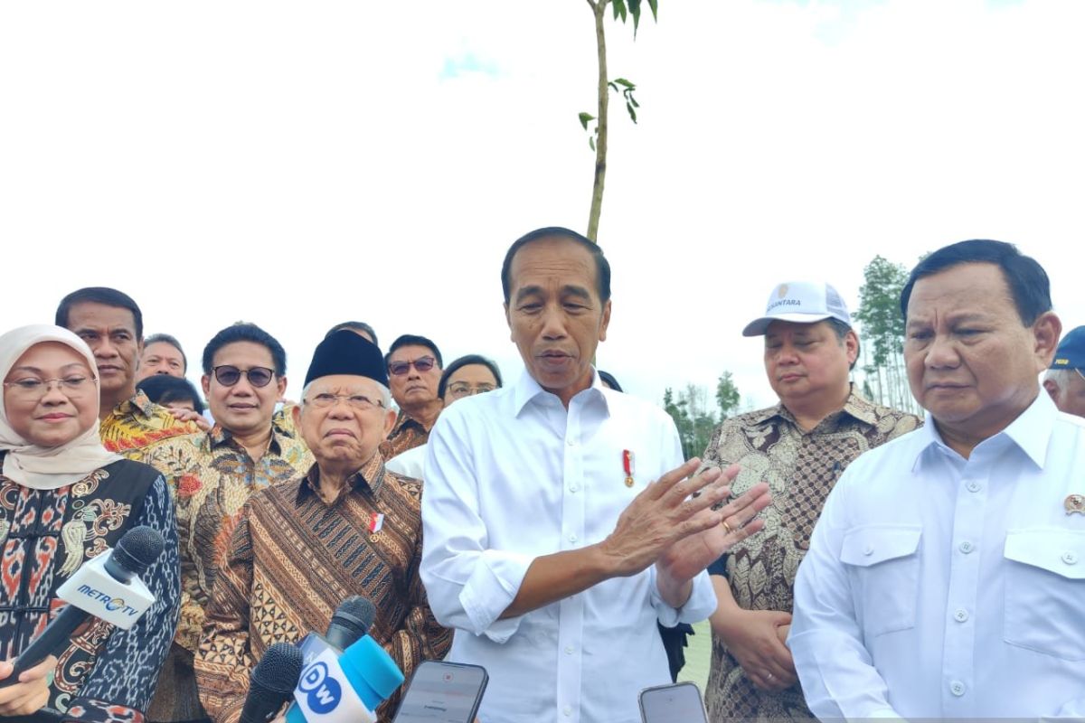 Jokowi ajak Wapres, Prabowo, menteri tinjau embung IKN sebelum sidang