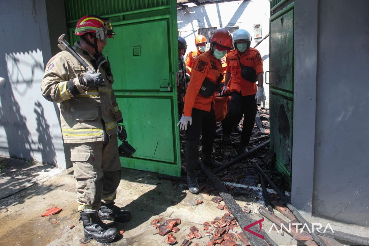 Satu orang meninggal dunia akibat kebakaran di Surabaya