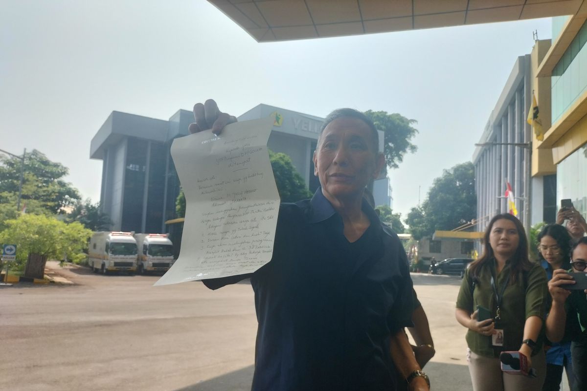 Pilkada 2024 Babah Alun ke kantor DPP Golkar untuk serahkan surat pengunduran diri