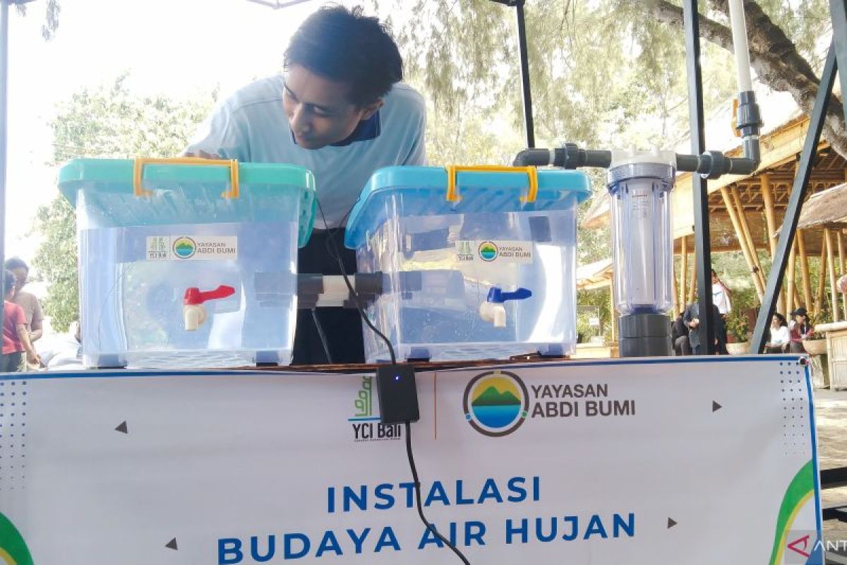 Menabung dan mengolah air hujan salah satu alternatif sumber air bersih