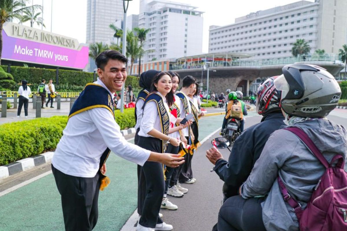 Jakpus bagikan 500 aksesoris bendera merah putih sambut HUT ke-79 RI