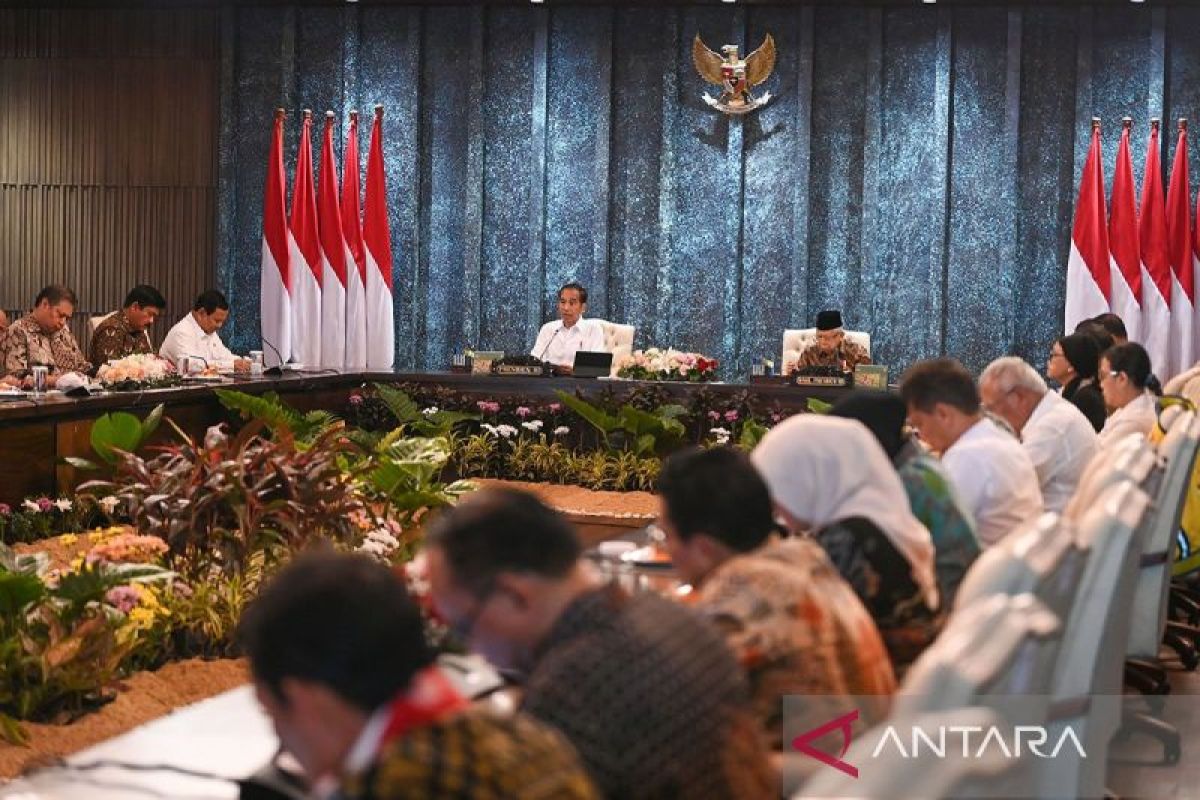 Presiden Jokowi pimpin sidang paripurna perdana di Istana Garuda IKN