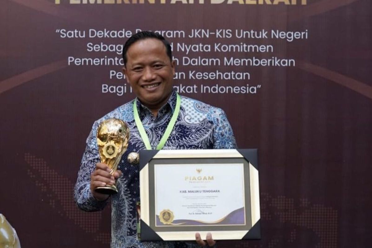 Pemkab Malra Raih Penghargaan UHC Awards 2024