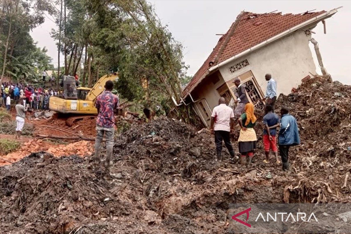 Sebanyak 17 orang tewas akibat tertimpa 'gunung sampah' di Uganda