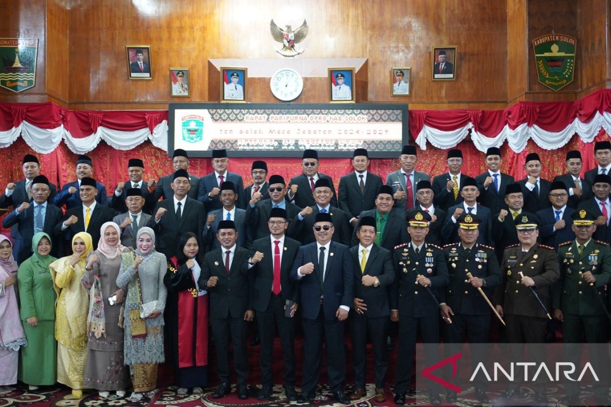 Pemkab Solok harapkan 35 legislator baru bisa pahami kebutuhan rakyat