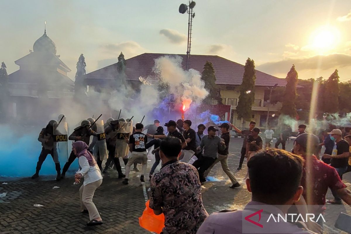 Polres Situbondo latihan sispamkota jelang Pilkada Serentak 2024