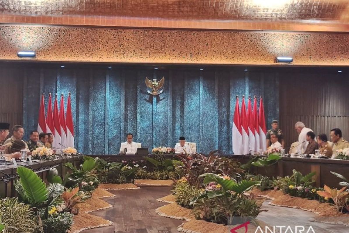 Jokowi soroti kabupaten dengan anggaran besar tapi program tak jelas, ditegaskan harus sejalan dengan pusat