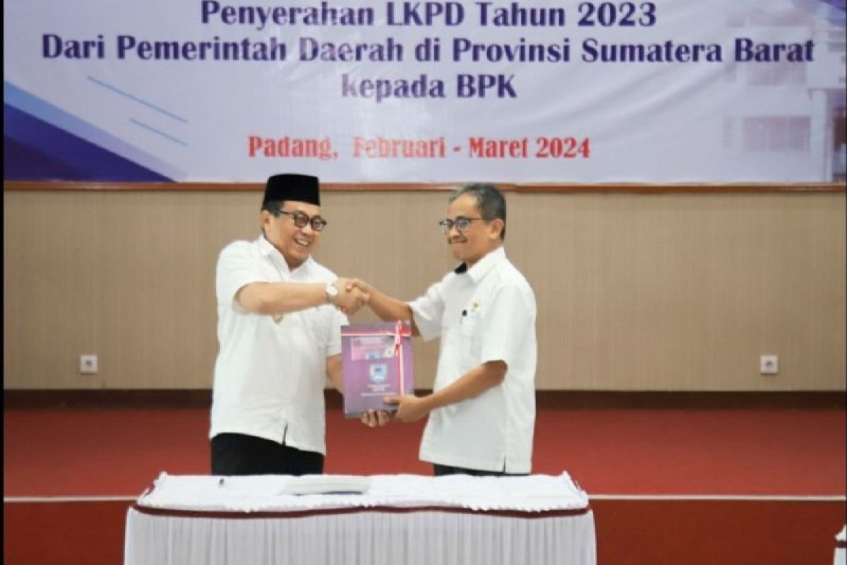 Pemkot Payakumbuh Serahkan LKPD tahun 2023 kepada BPK-RI