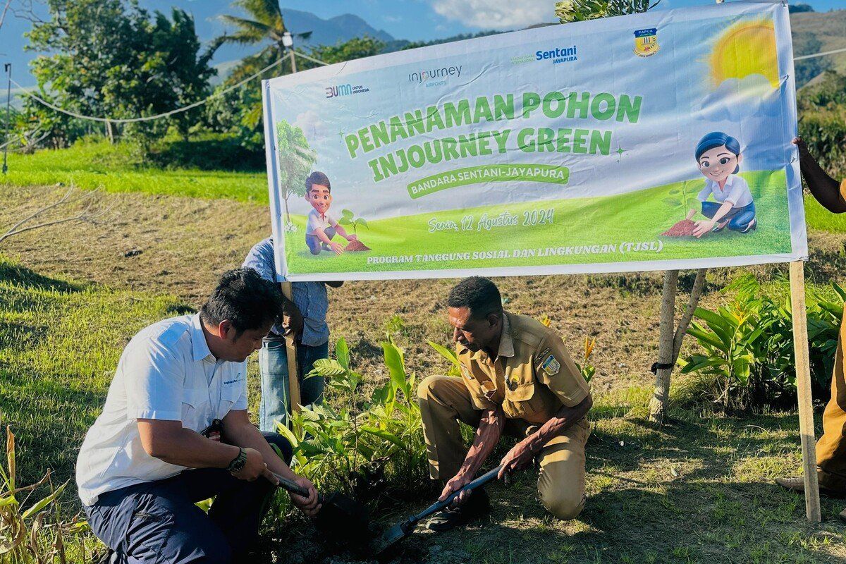 PT Angkasa Pura dan DKLH Papua tanam 330 pohon untuk cegah perubahan iklim