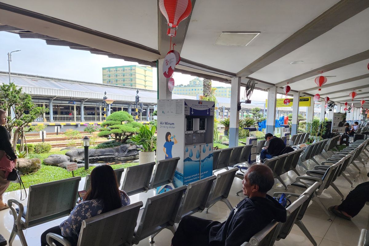 KAI Bandung sediakan water station kurangi penggunaan botol plastik