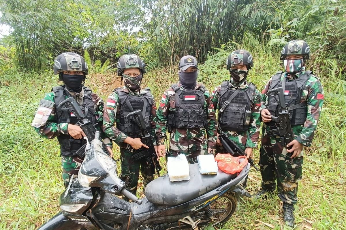 Warga bantu Satgas Pamtas RI-Malaysia gagalkan penyelundupan 2 kg sabu