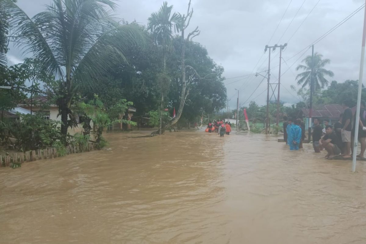 Banjir rendam permukiman  warga tiga kecamatan di Bolaang Mongondow