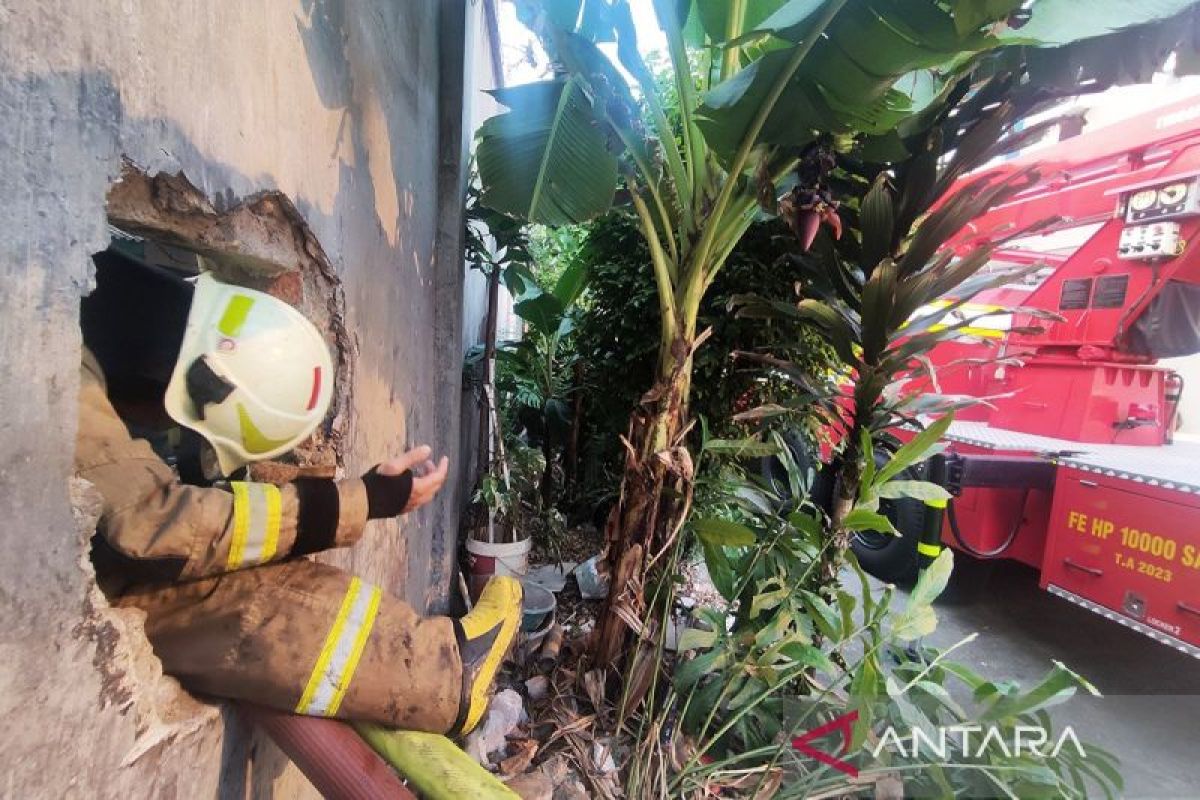 Gulkarmat Jaksel kerahkan 120 personel padamkan api di Manggarai