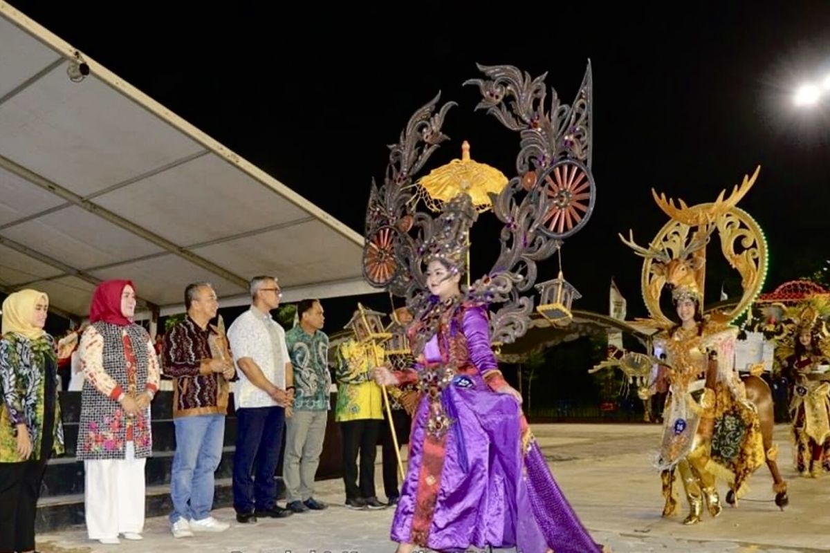 Tapin angkat wisata lokal lewat karnaval kemerdekaan