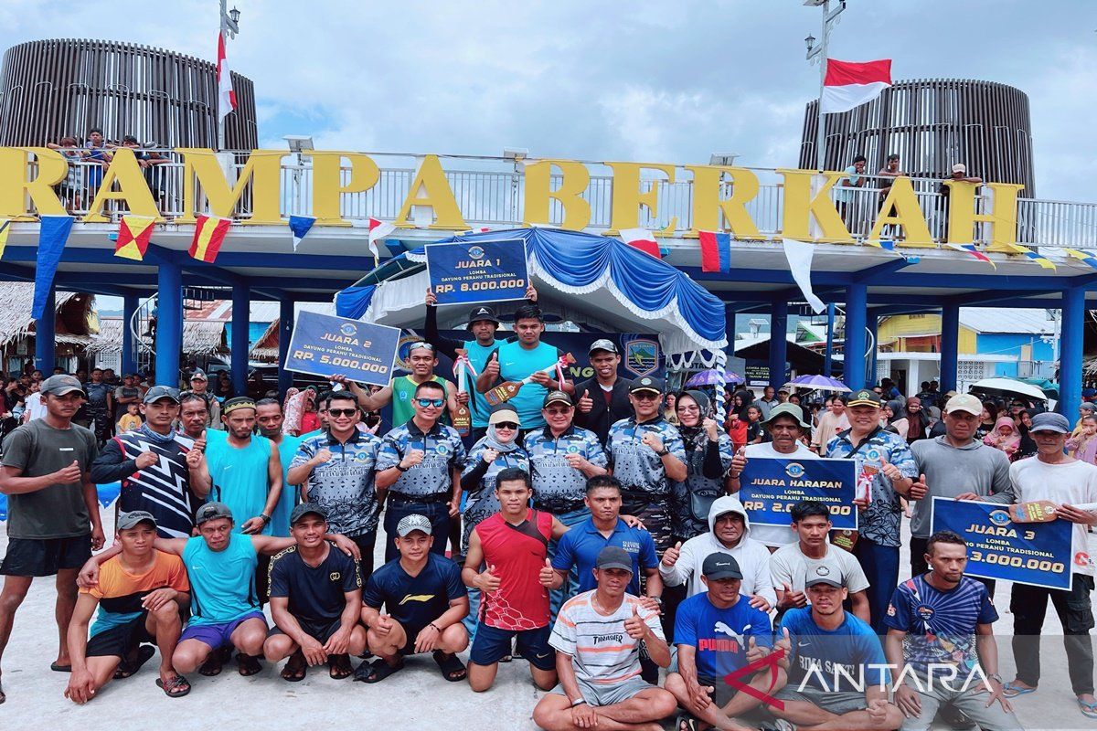 Bupati Kotabaru Buka Lomba Perahu Dayung