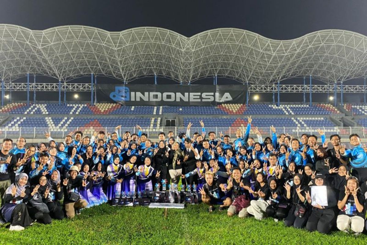 Marching Band UNS juara Indonesia Drum Corps International 2024