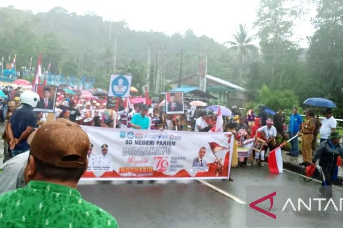 3.500 pelajar di Supiori meriahkan karnaval HUT Ke-79 RI