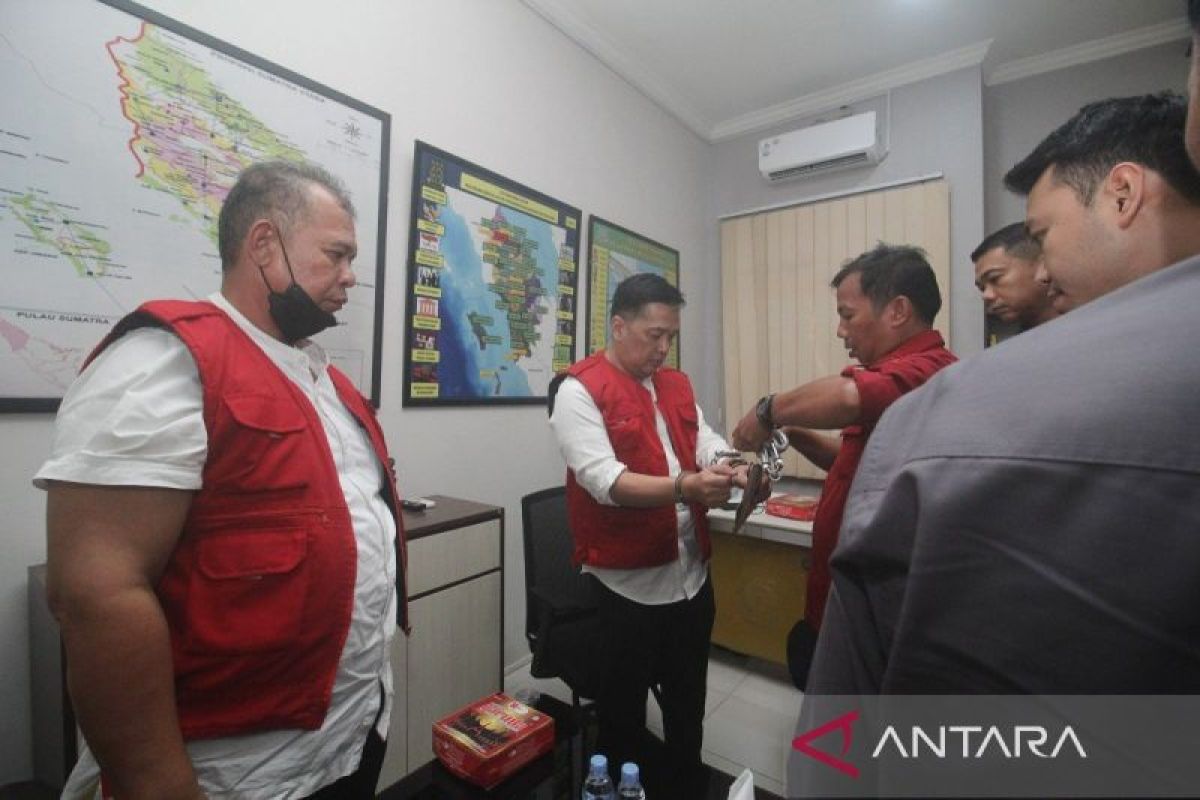 Jaksa tahan dua tersangka kasus dugaan korupsi APD di Dinkes  Sumut