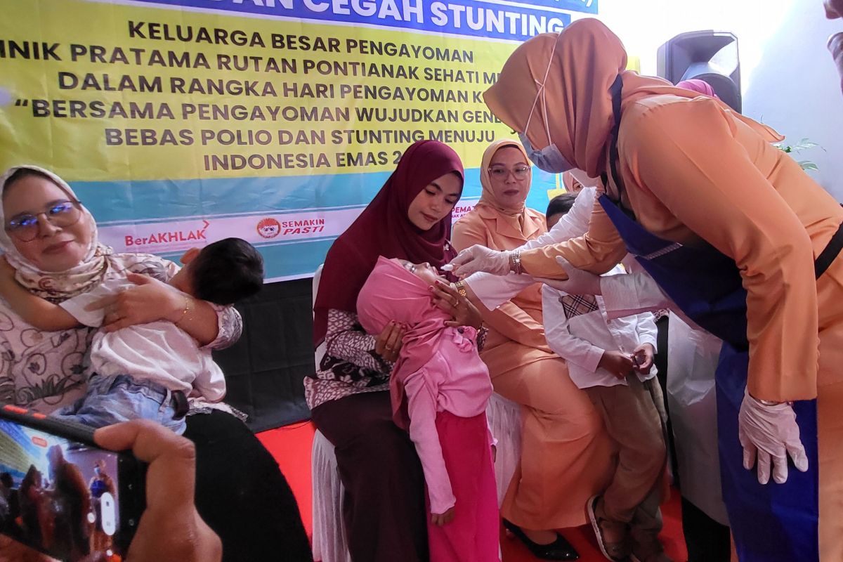 Rutan Pontianak membagikan vaksin polio untuk peringati hari pengayoman