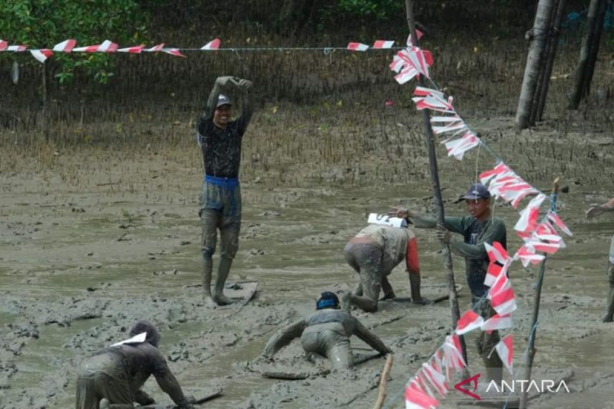 Lomba Tongkah di Sungai Pengabuan meriahkan perayaan HUT RI